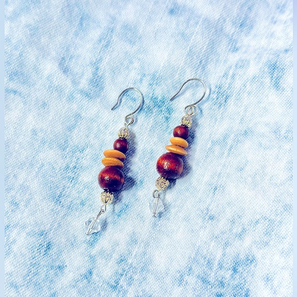 hOmEmAdE= jEwLeRy🏹BoHeMiAn EaRrInGs
wOodEn, SiLvEr BaLL+ cRYsTaL BeAdEd DaNgLeS - Picture 4 of 15
